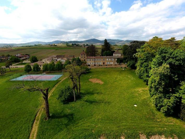Location de vacances pour 2 personnes, avec Terrasse ainsi que Jardin et Vue à Saint-Julien (Rhône) - 2