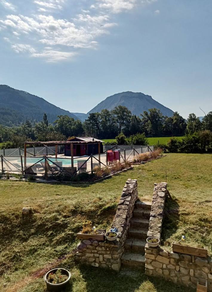 Appartement de vacances pour 6 personnes, avec piscine ainsi que terrasse et jardin dans la Drôme - 2