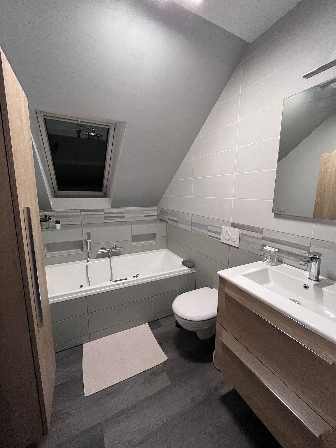 Chambre « Pause Tranquille - Chambre 2 » avec terrasse partagée, jardin partagé et Wi-Fi in Sablé-sur-Sarthe, Sarthe