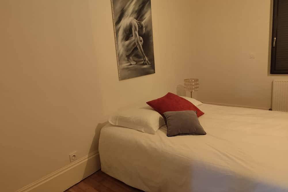 Entire apartment, Le Montparnasse Chic apartment with garden in Romans-sur-Isère, Valence region
