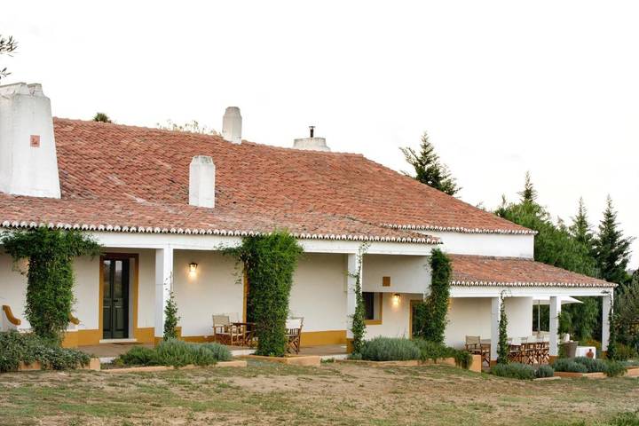 Villa para 10 pessoas, com jardim e vista e ainda piscina, com animais de estimação em Estremoz