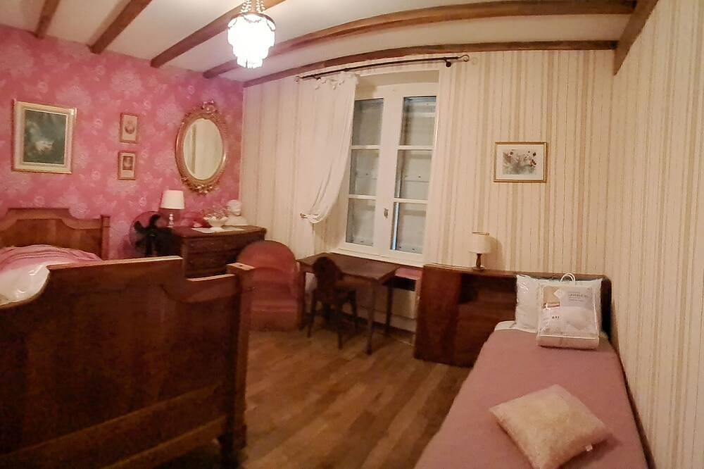 Envie de détente et d'espace dans une maison familiale avec vue imprenable! in Ambrugeat, Région d'Ussel