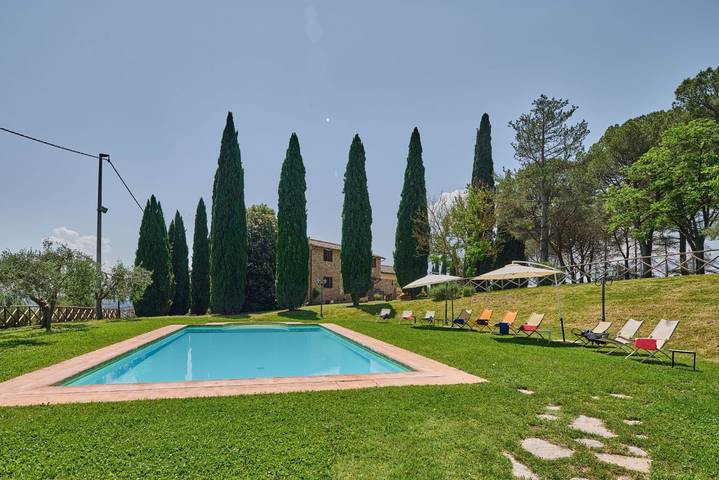 Villa per 12 persone, con Balcone/Terrazza e Giardino nonché Piscina a Magione