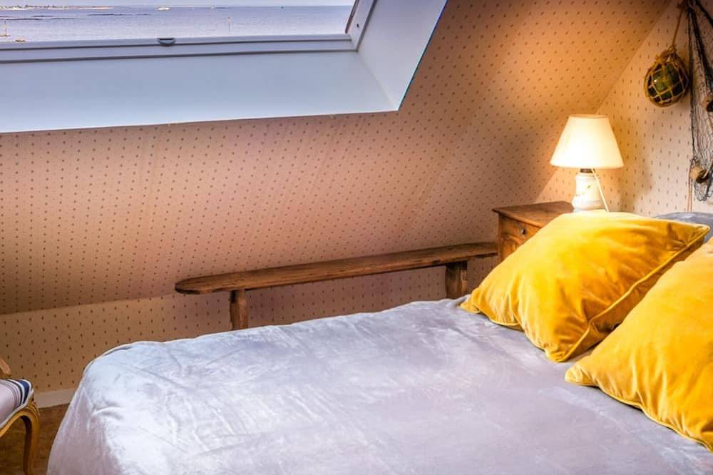 Appartement entier, Duplex 5 pièces avec balcon à 30m de la plage - 7 couchages, acceptant animaux, wifi et parking in Plage de Port Fontaine-Lomener, Ploemeur