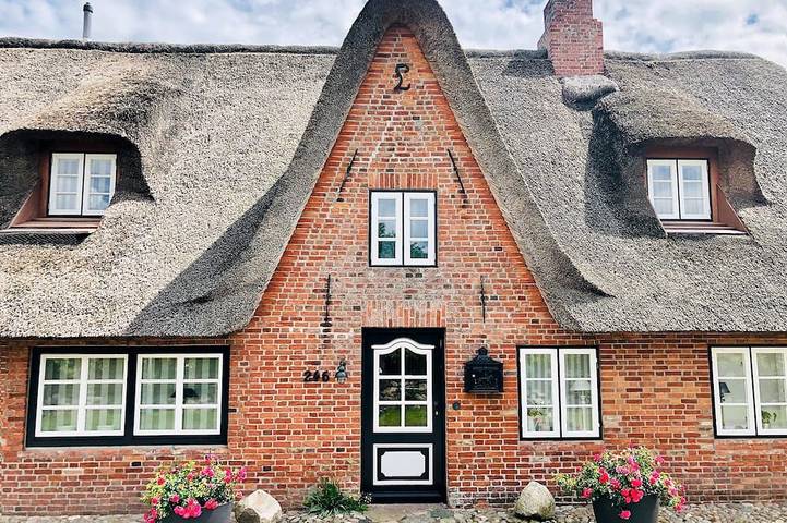 Ferienhaus für 8 Personen, mit Garten und Sauna sowie Terrasse in Oldsum