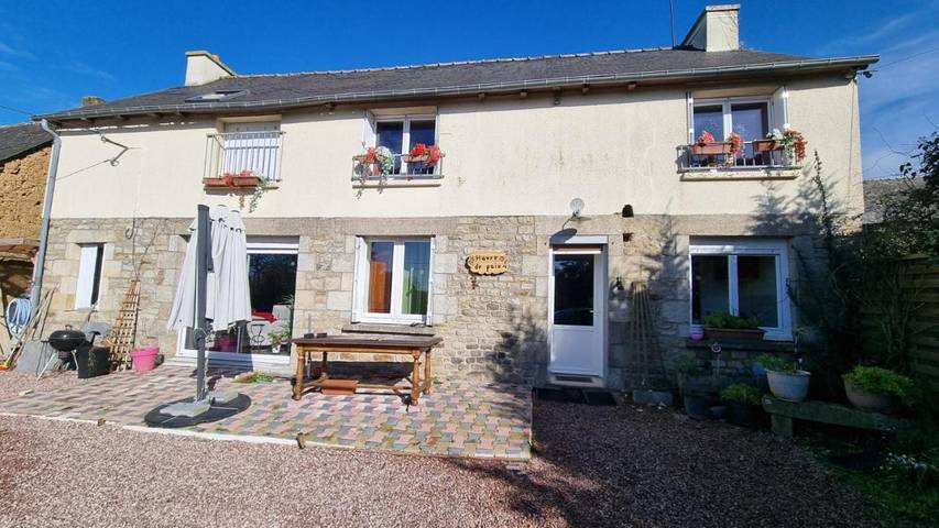 Gîte pour 5 personnes, avec Terrasse ainsi que Jardin et Vue à Broons
