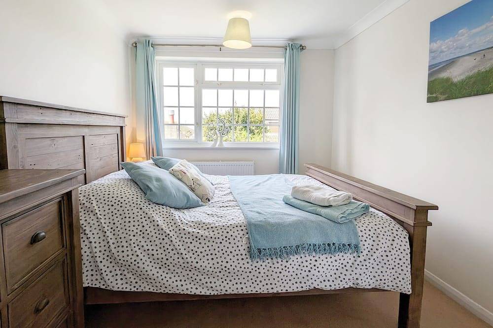 A family house that sleeps 5 guests  in 3 bedrooms in West Wittering Beach, West Wittering