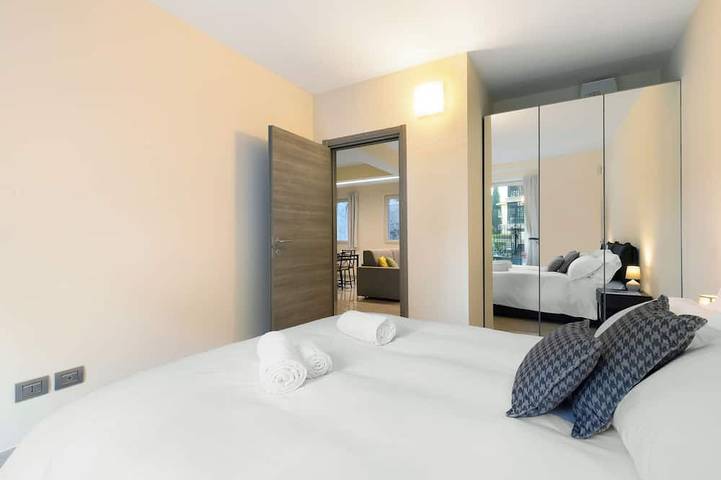 Appartement entier, [Two-room Central] Outdoor Space - Station 5' in Bergame, Province de Bergame