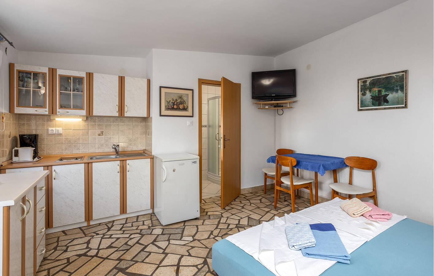 Gemütliche Ferienwohnung mit Terrasse, WLAN und Parkplatz – 1,5 km vom Strand entfernt in Selce, Primorje-Gorski Kotar