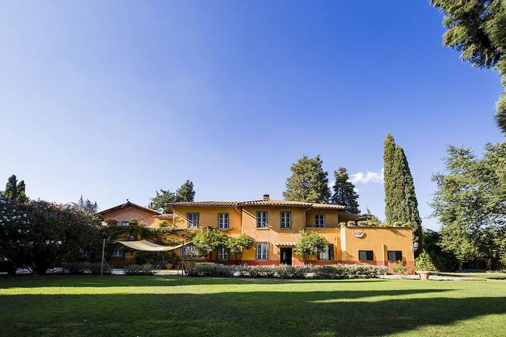 Villa for 8 people, with garden and hot tub, with pets in Rome
