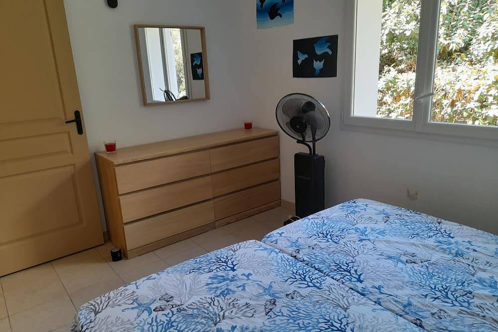 Villa sleeps 4 to 6 near Pinarello beach in Ste Lucie de Porto Vecchio in Sainte-Lucie de Porto-Vecchio, Zonza