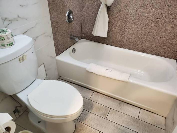 Ganze Wohnung, 1 Queensize-Bett | Mobil zugängliche Badewanne | Rauchfreie Küche in National City, San Diego County