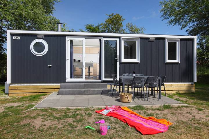 Chalet für 6 Personen, mit Balkon/Terrasse und Terrasse sowie Garten und Pool in Egmond