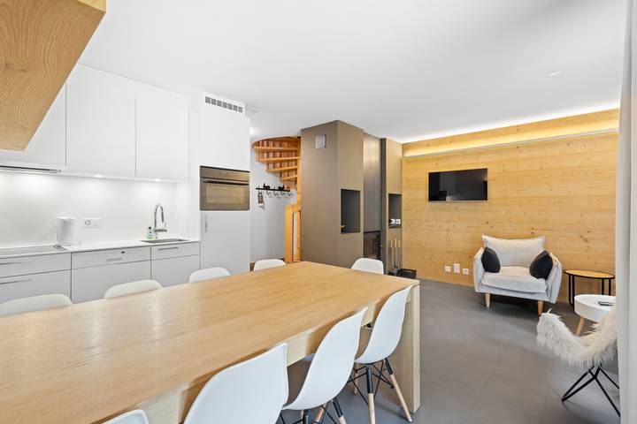 Gîte pour 8 personnes, avec Balcon et Terrasse dans Siviez