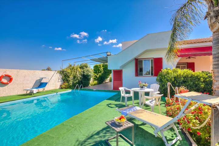 Casa vacanza per 7 persone, con terrazza e piscina a Torre Squillace