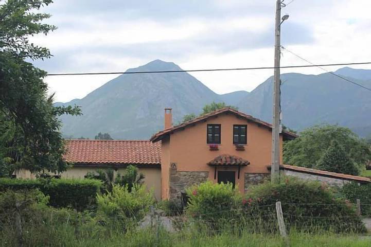 Gîte pour 4 personnes, avec terrasse et jardin