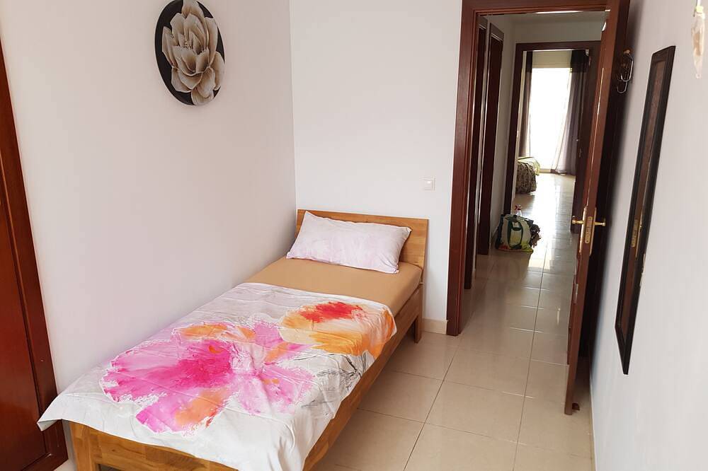 Entire apartment, Charming, bright, spacious apartment with wifi, air conditioning, parking, terrace in Cala Bona, Son Servera