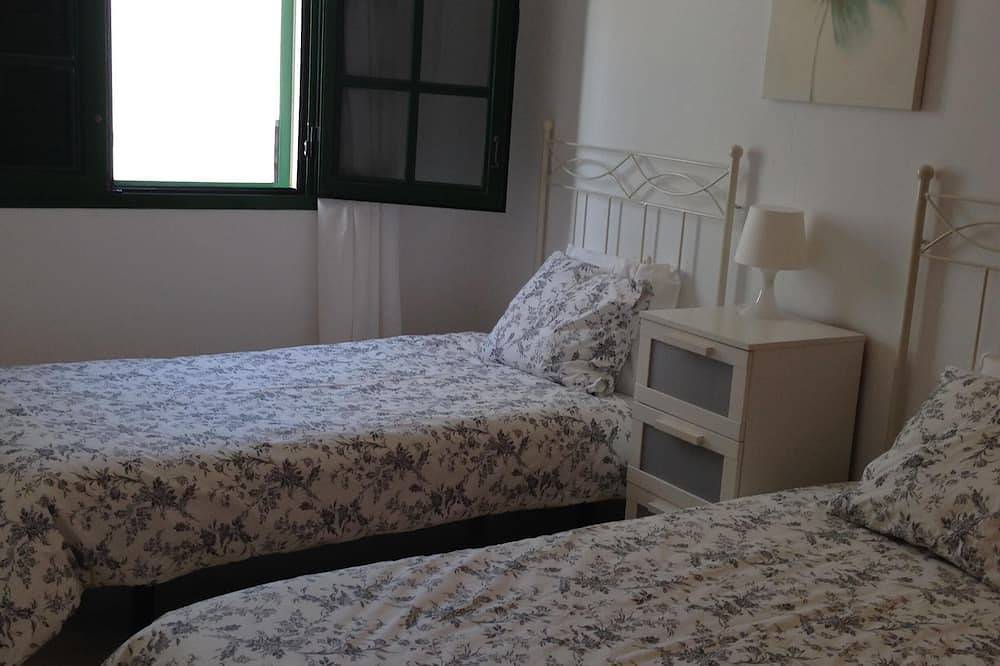 Villa Blue Skies 2, Villa mit privatem Pool, 10 Minuten zu Fuß zum Strand / Hauptstraße in Puerto del Carmen, Tías