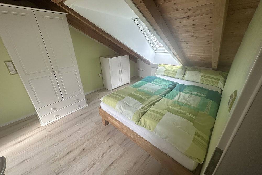 Ganze Wohnung, Ferienhaus 60qm mit überdachter Terrasse in Ochsenfurt, Fränkisches Weinland