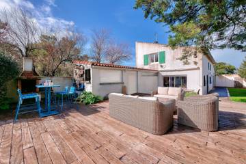 Location de vacances pour 10 personnes, avec terrasse et jardin à Ars-en-Ré