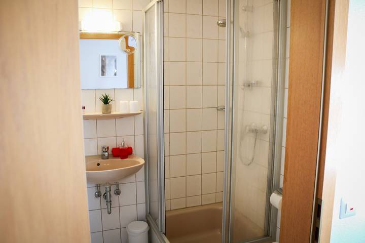 Gîte pour 2 personnes, avec jacuzzi ainsi que jardin et sauna à Schluchsee - 4