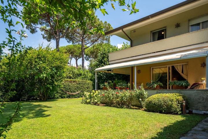 Villa per 6 persone, con giardino e panorama a Forte dei Marmi
