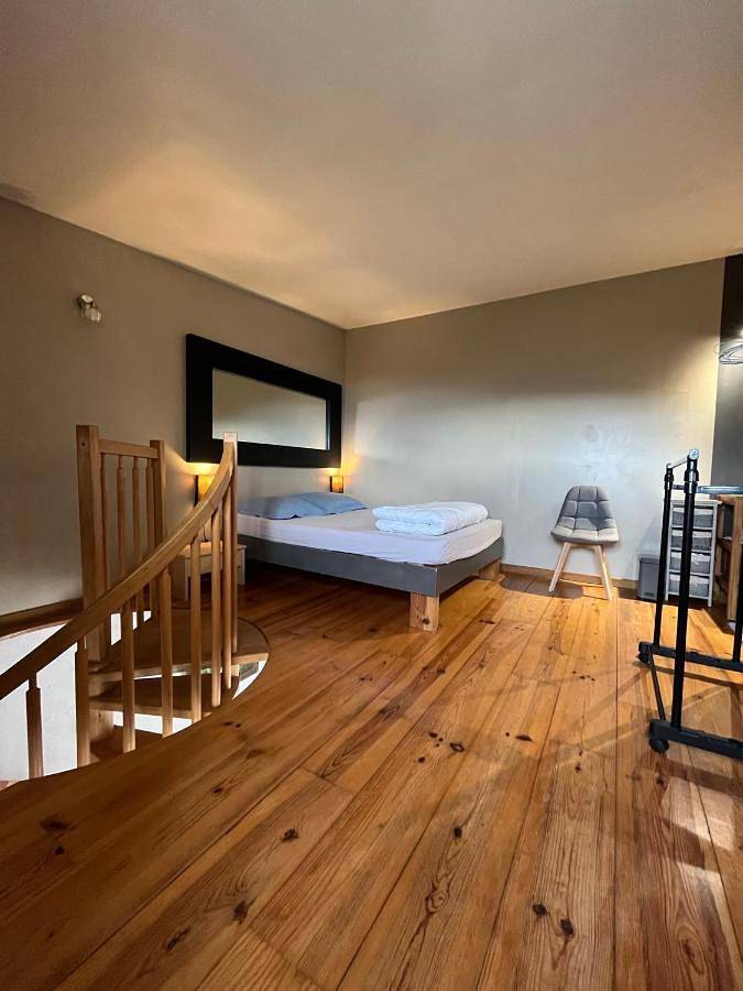 Appartement de vacances pour 3 personnes, avec terrasse et jardin ainsi que piscine et vue