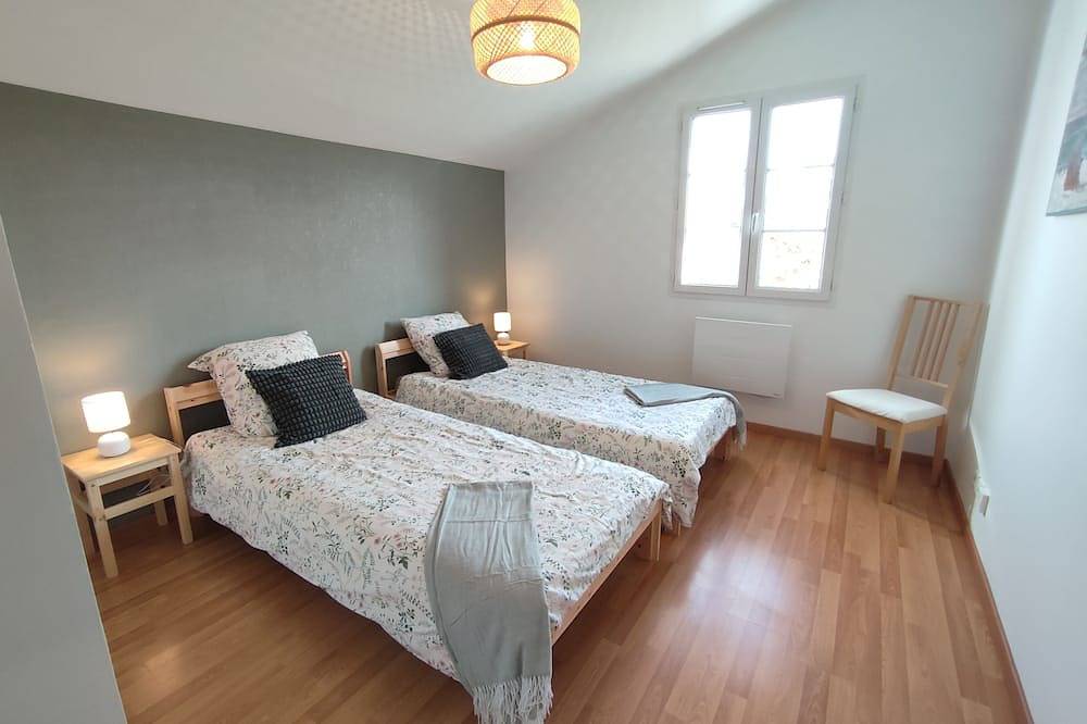 Entire apartment, Meublé de Tourisme 3, Lumineux Avec Terrasse, vue sur Montagne et Grand Jardin in Saint-Pée-sur-Nivelle, Bayonne region