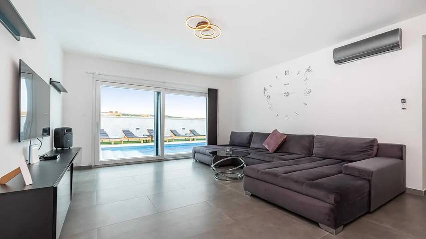 Villa für 7 Personen, mit Pool und Garten sowie Balkon in Razanac - 2