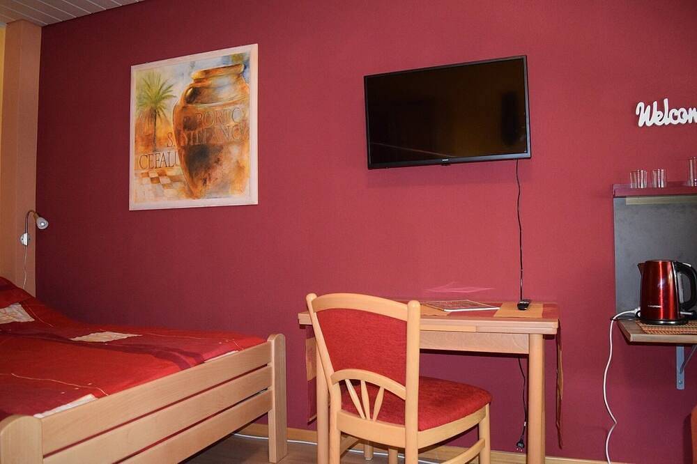 Ganze Wohnung, Gästezimmer Leonore im Herzen von Kelberg in Kelberg, Vulkaneifel