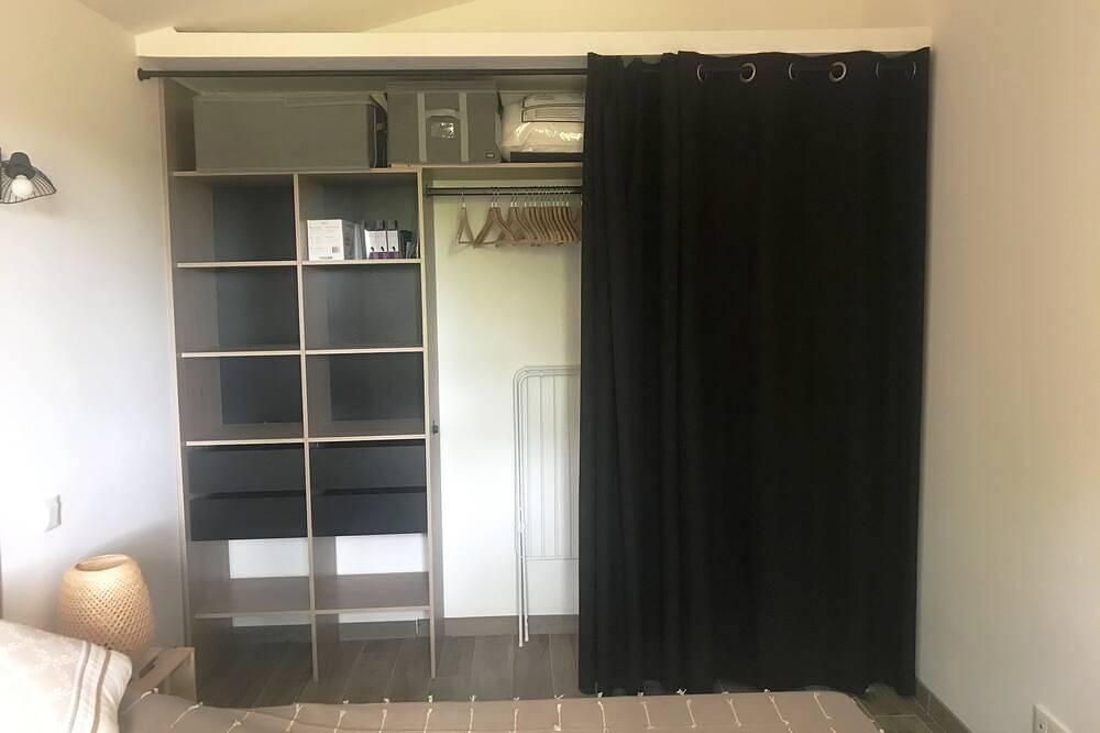 Escattou : with swimming pool, private garden in a quiet area in Saint-Etienne d'Escattes, Souvignargues