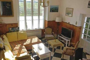 Gîte pour 10 personnes, avec jardin ainsi que jacuzzi et terrasse dans Apchat