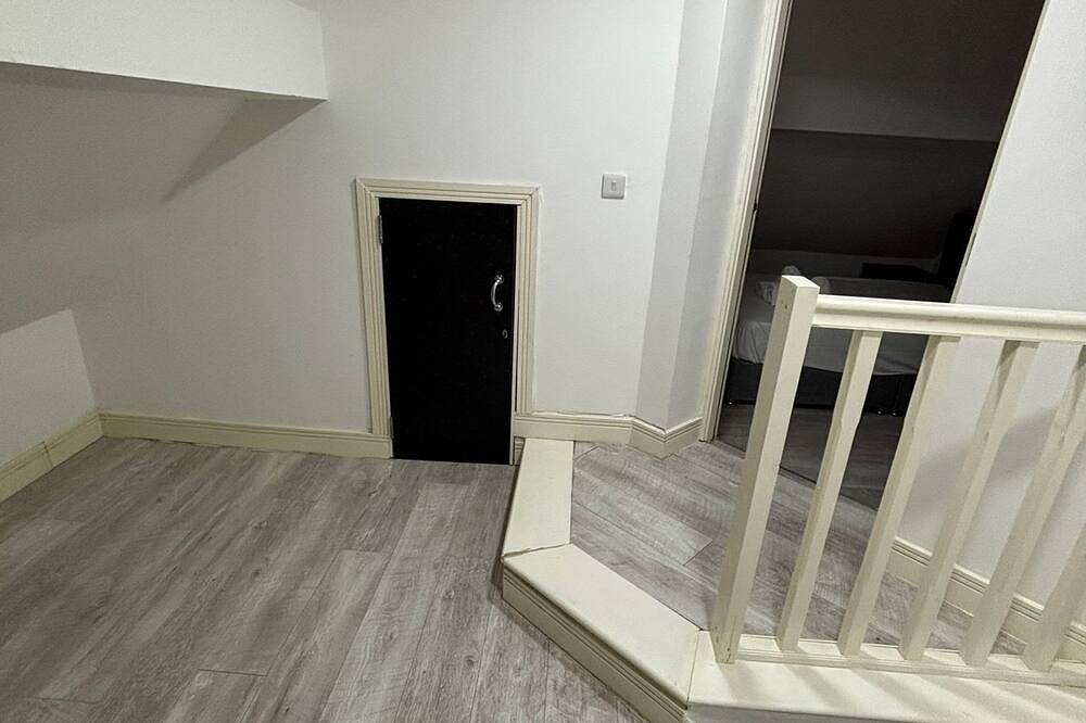 Entire apartment, Elegant 2-Bedroom Apartment in Bolton – Prime Location in Bolton, Greater Manchester
