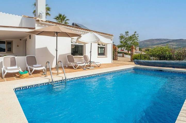 Casa rural para 4 personas, con jardín en Viñuela