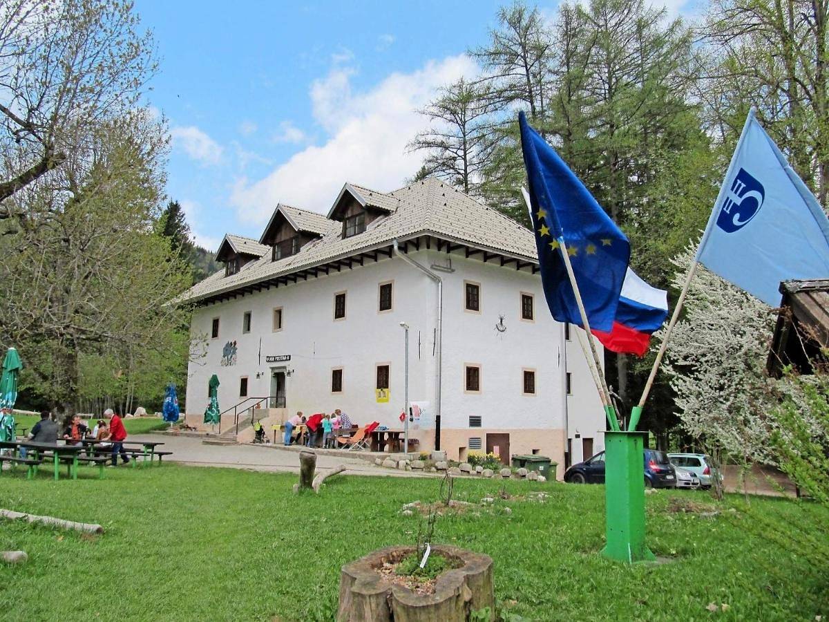 Dom Pristava in Karawanken und Bachergebirge, Oberkrain