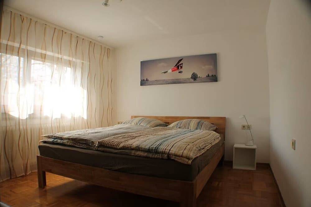 Ganze Wohnung, Business oder Urlaub, zentrale 80qm Whg. Nähe Mercedes-Benz / Bosch / Porsche in Renningen, Nordschwarzwald