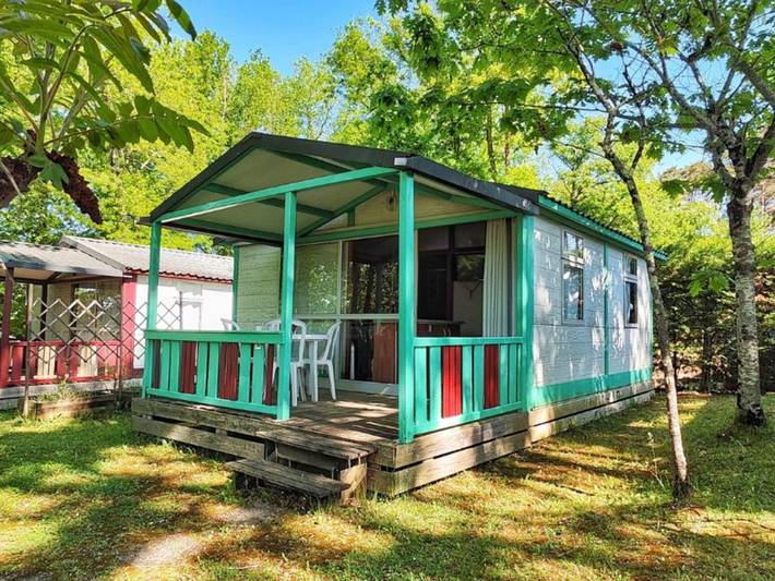 Chalet pour 6 personnes, avec terrasse et piscine