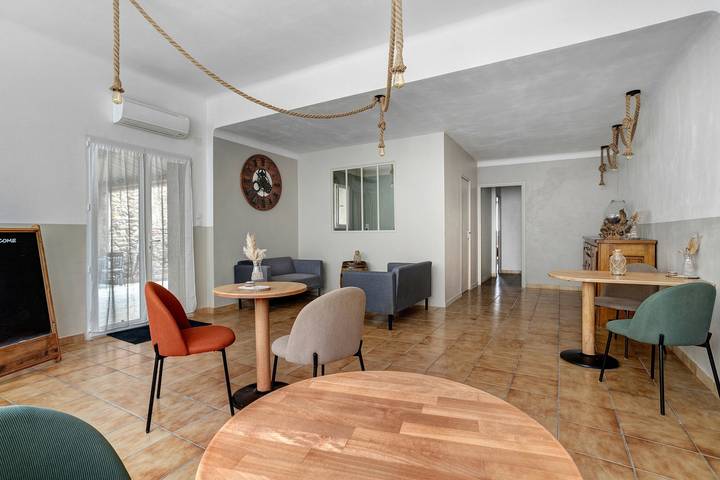 Chambre 'Terracota' avec jardin partagé et Wi-Fi in Elne, Côte d'Améthyste