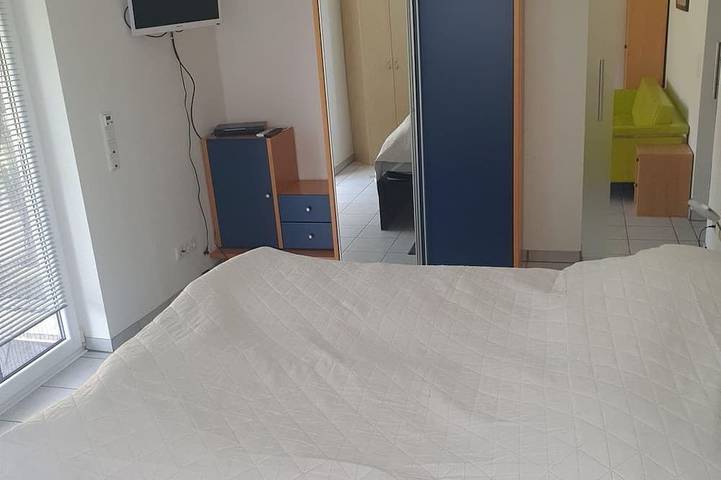 Ganze Wohnung, Ferienwohnung Bunter Hund - Appartement/Fewo, Dusche, Wc, 1 Schlafraum in Hausen (Wied), Rheinland-Pfalz