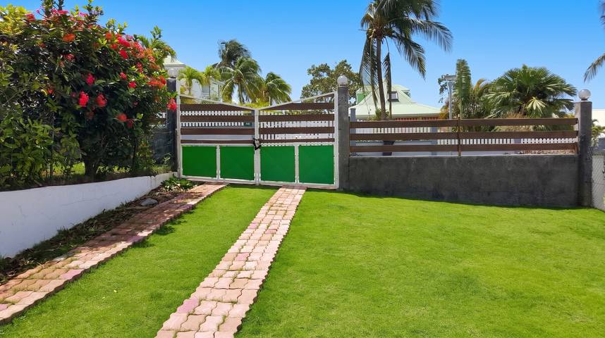 Apartamento entero, Apartamento encantador en Baie Mahault con bonita terraza – 30 m² in Baie-Mahault, Guadalupe