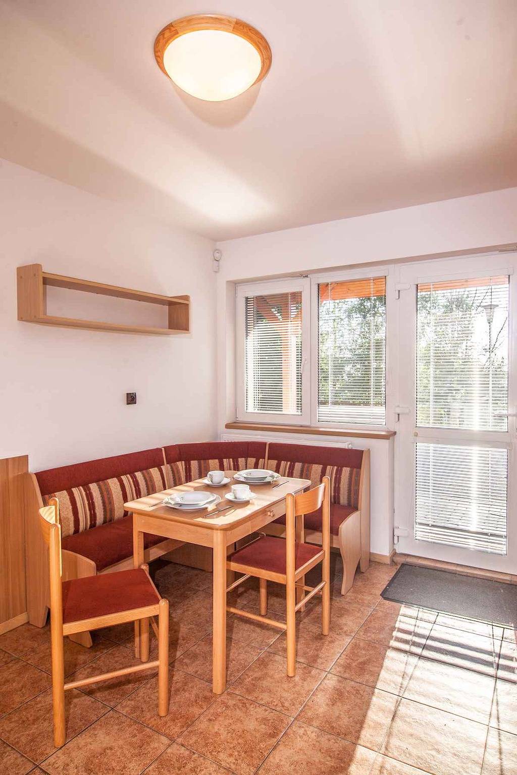 Ganze Ferienwohnung, Ferienwohnung in guter Skilage in Benecko, Riesengebirge