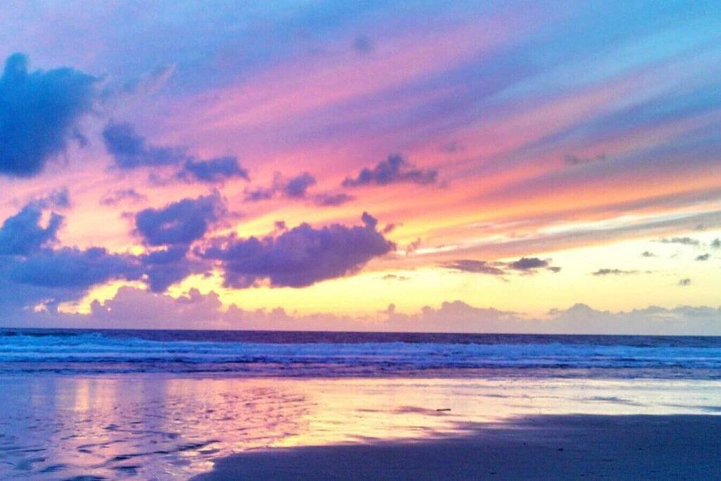 Ganze Wohnung, 3 Bdrm, 2 Bad, Kamin, direkt am Meer, Balkon. W-lan. Schlaf 2-8 in Oceanlake, Lincoln City