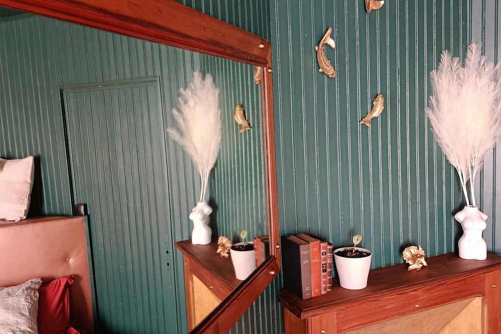 Hébergement atypique + Spa et Sauna privatif in Nesmy, Région de La Roche-sur-Yon
