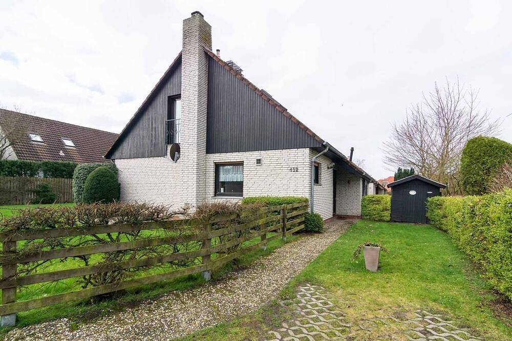 Gemütliche Doppelhaushälfte mit Kamin und schönen Garten zum entspannen. in Carolinensiel-Harlesiel, Wittmund