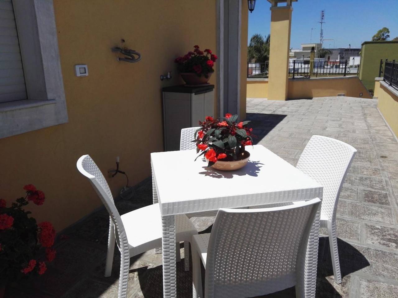 Entire apartment, Cozy Apartment Near Beaches & Dining, 2km from Racale & Taviano Center in Taviano, Gulf of Taranto