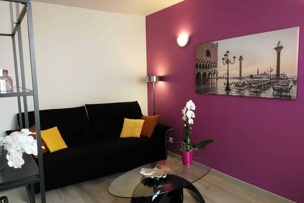 Appartement entier, Pretty Studio 20 mins from Geneva in Annemasse, Région de Saint-Julien-en-Genevois