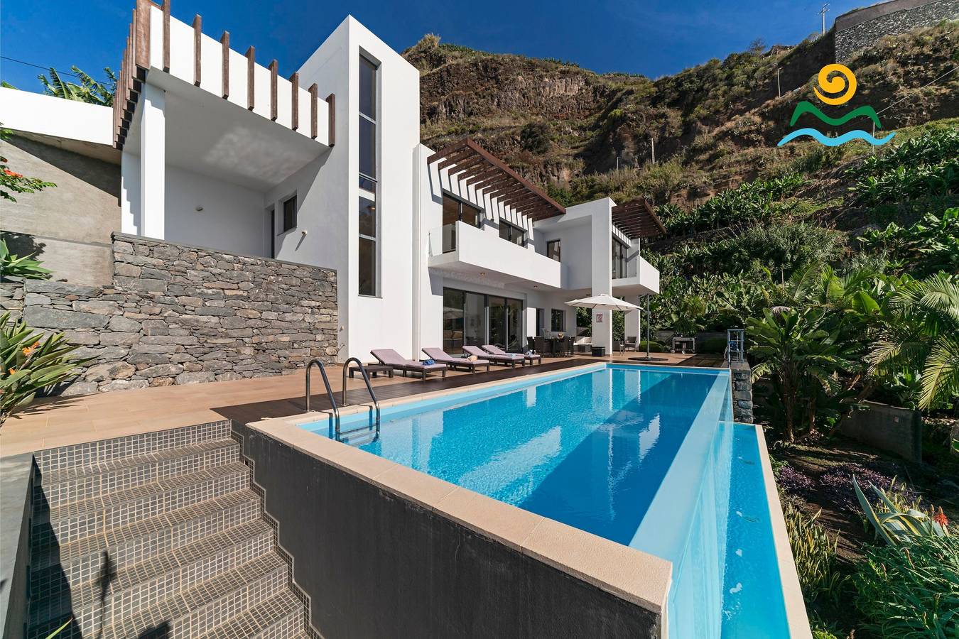 Contemporary villa, infinity pool | Designhouse in Arco da Calheta, Madeira