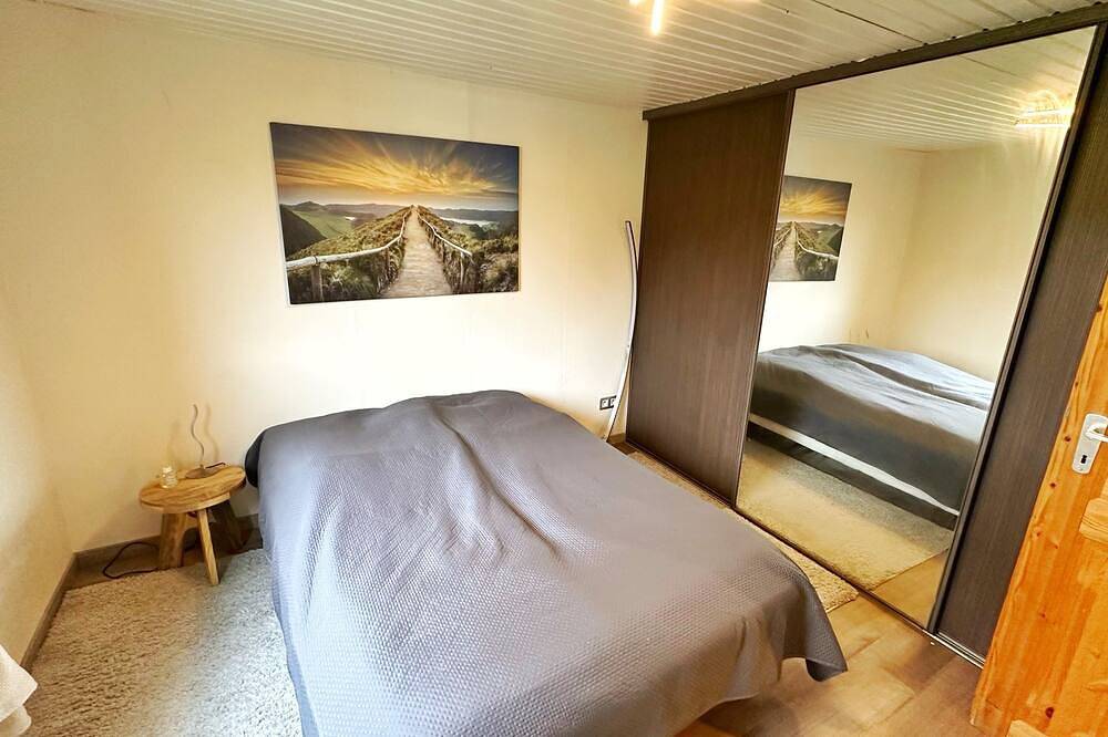 Blue house just 2 minutes from the Parc Animalier de Saint Croix! in Rhodes (Moselle), Sarrebourg