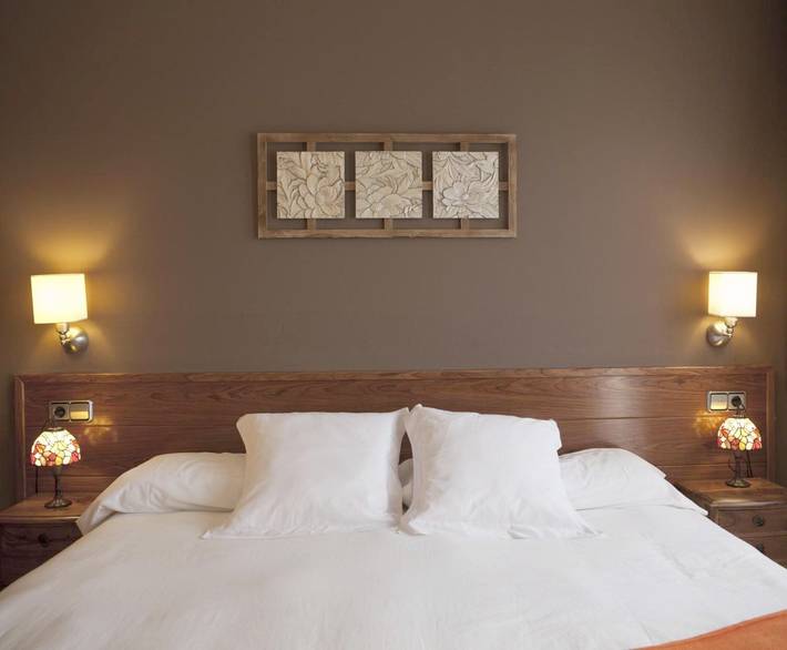 Hôtel, avec Jacuzzi et Terrasse ainsi que Jardin et Piscine dans Terra Alta - 4