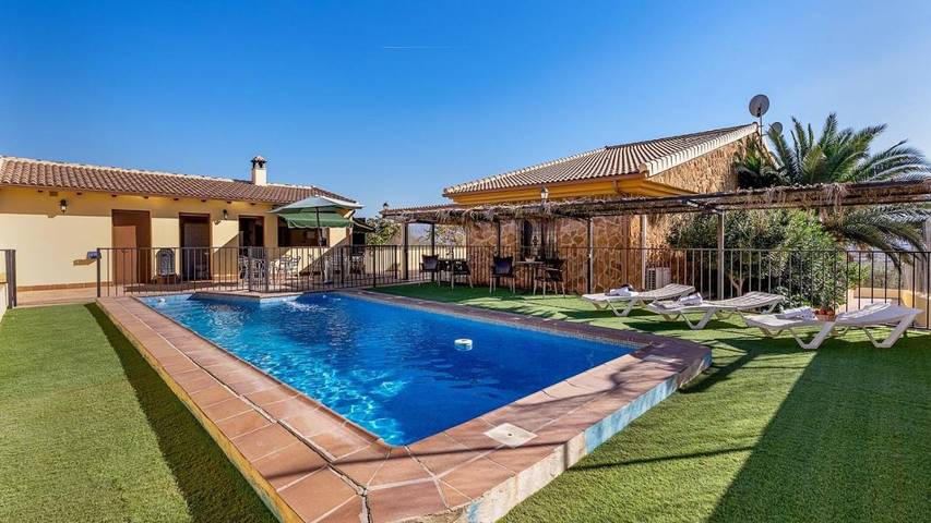 Ferienhaus für 11 Personen, mit Pool und Garten sowie Terrasse - 1